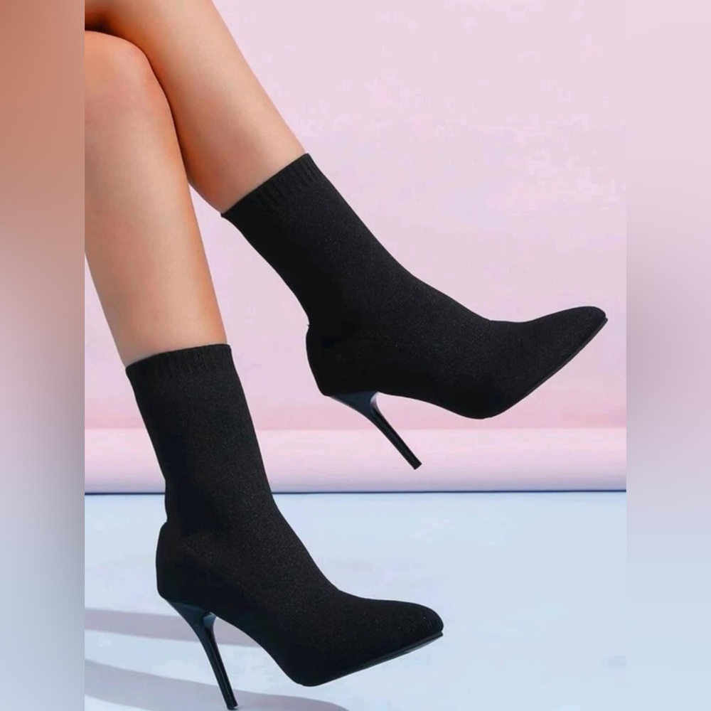 Women’s fashionable pointed toe black knit ankle boots high heeled short boots